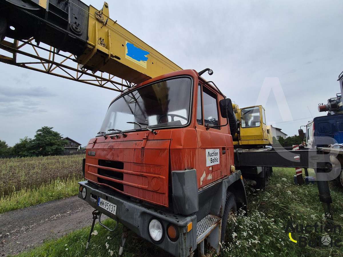 Tatra T815, crane