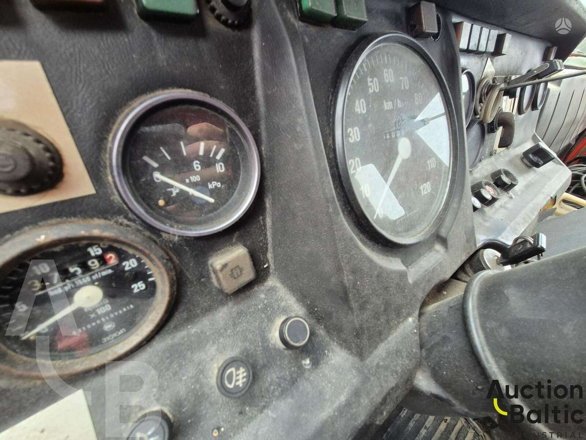 Tatra T815, краны