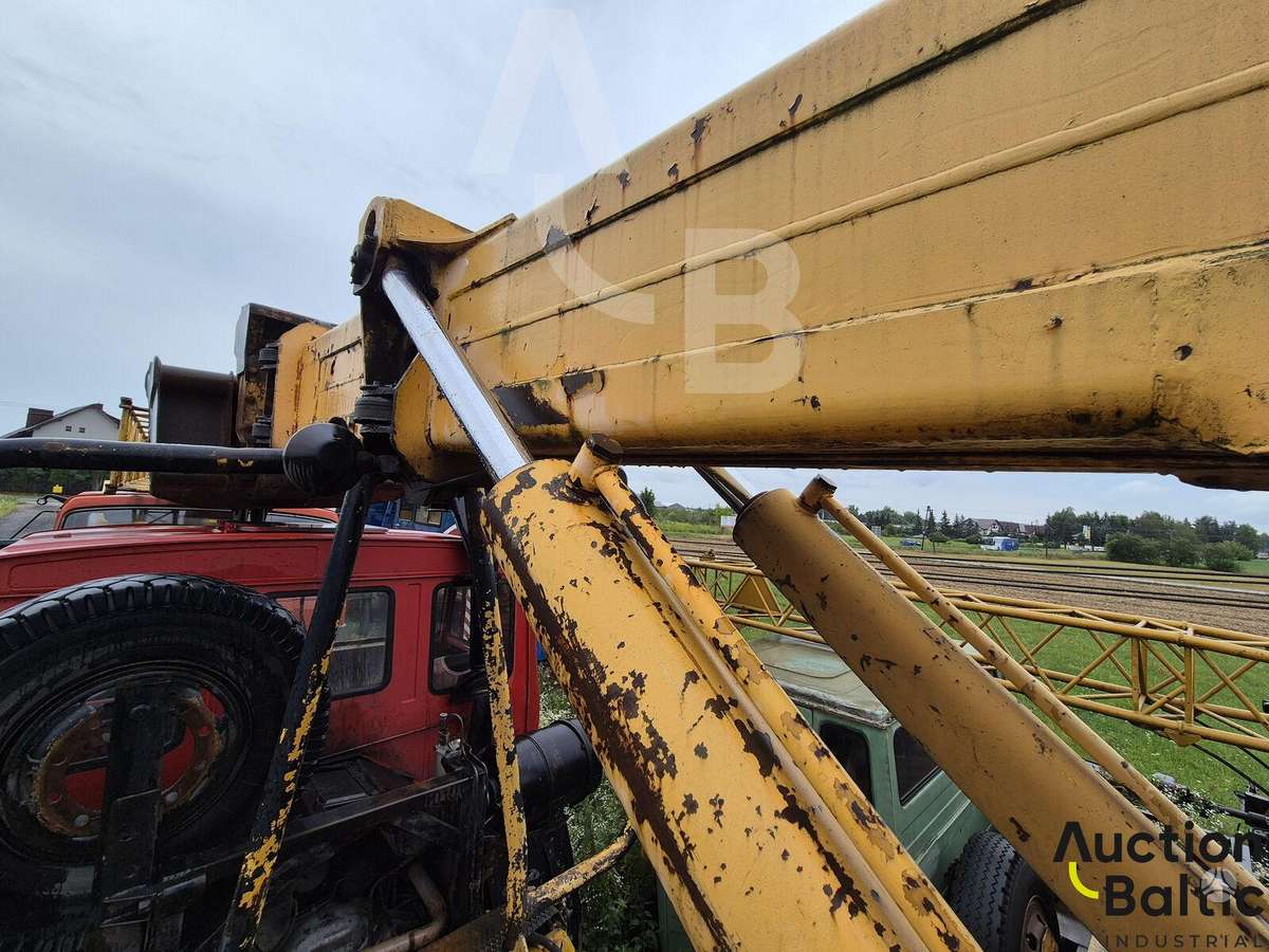 Tatra Uds 114, crane