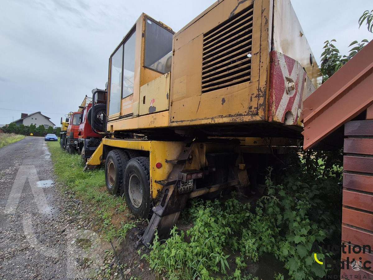 Tatra Uds 114, crane