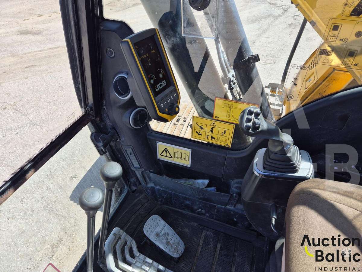 JCB JS 210 LC, ekskavatoriai