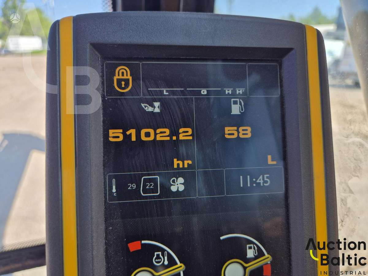 JCB JS 210 LC, ekskavatoriai