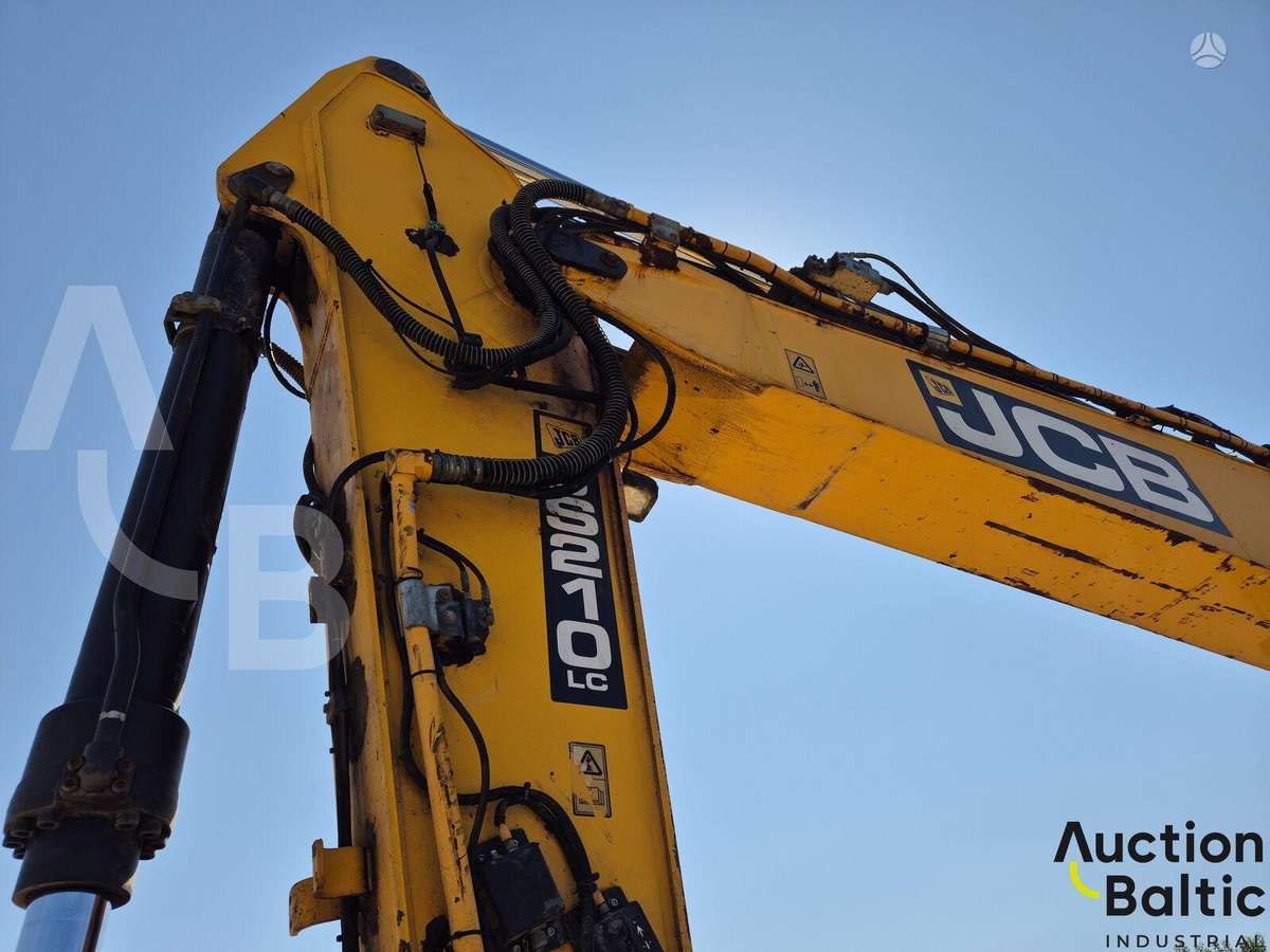 JCB JS 210 LC, ekskavatori