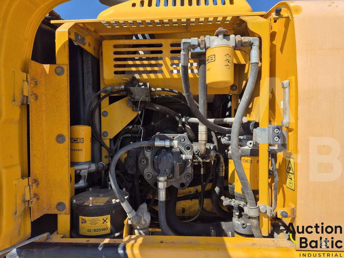 JCB JS 210 LC, excavator