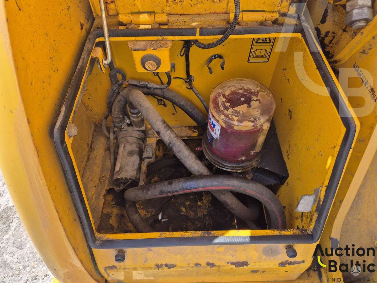 JCB JS 210 LC, excavator