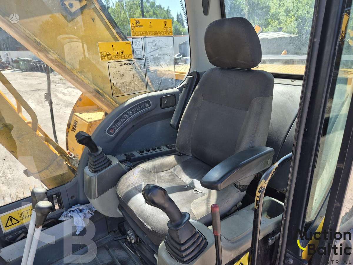 JCB JS 220 LC, ekskavatori