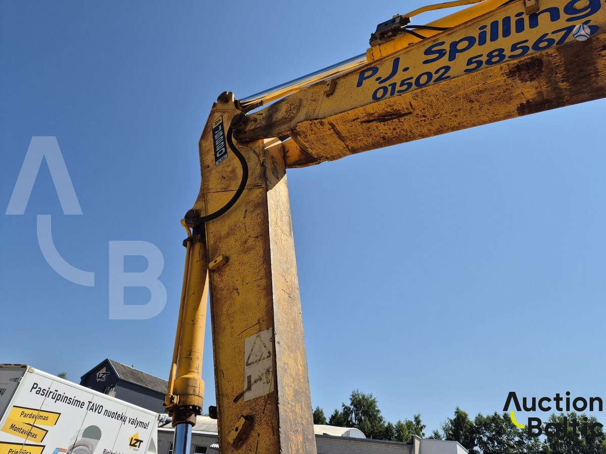 JCB JS 220 LC, ekskavatori