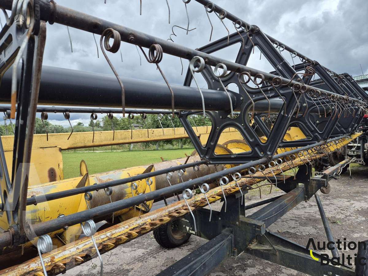 New Holland CS 6080, combine harvesters