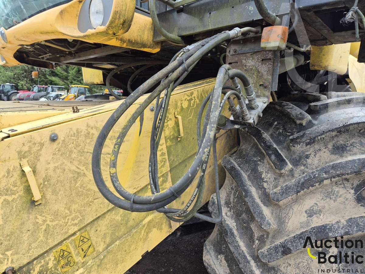 New Holland CS 6080, combine harvesters
