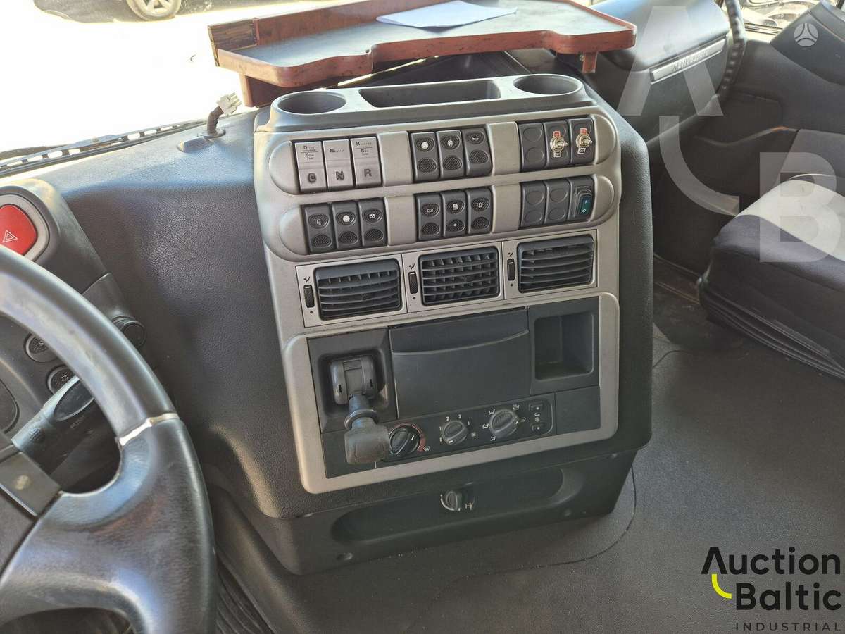 Iveco AS440S45T/P, cits