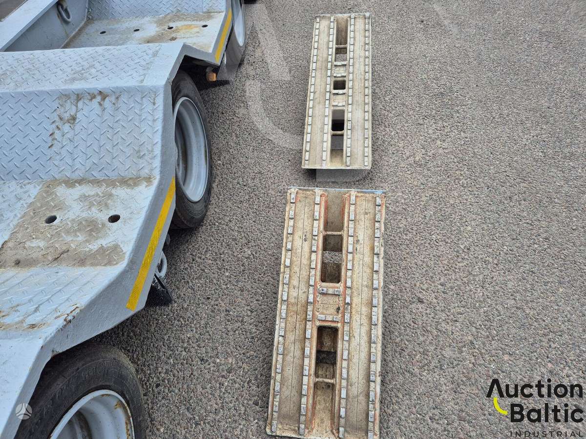 Meusburger MTS-4, flatbed