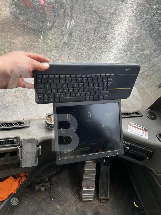 Komatsu 931, harvesters