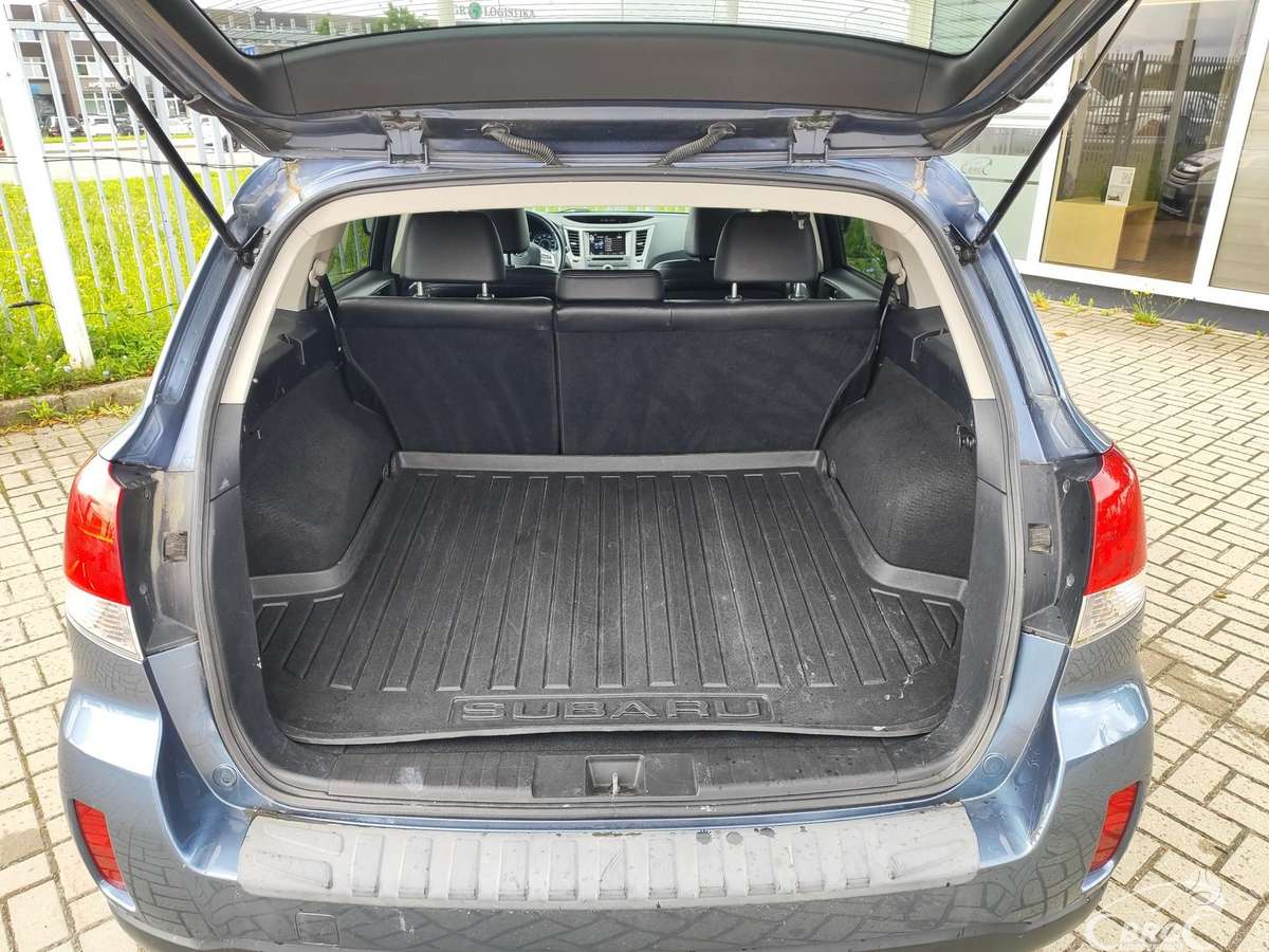 Subaru Outback, 3.6 l., off-road / crossover