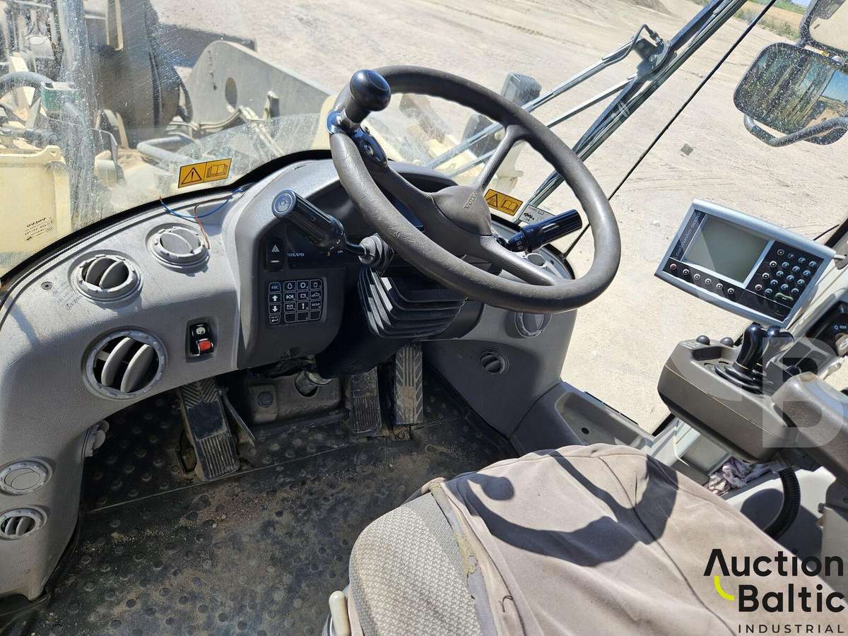 Volvo L 120 G, frontal loader