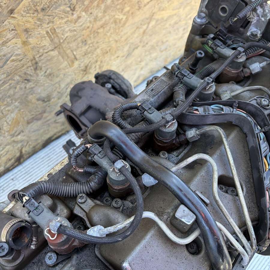 Volvo V70 engine