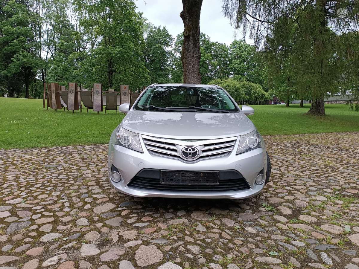 Toyota Avensis - 2
