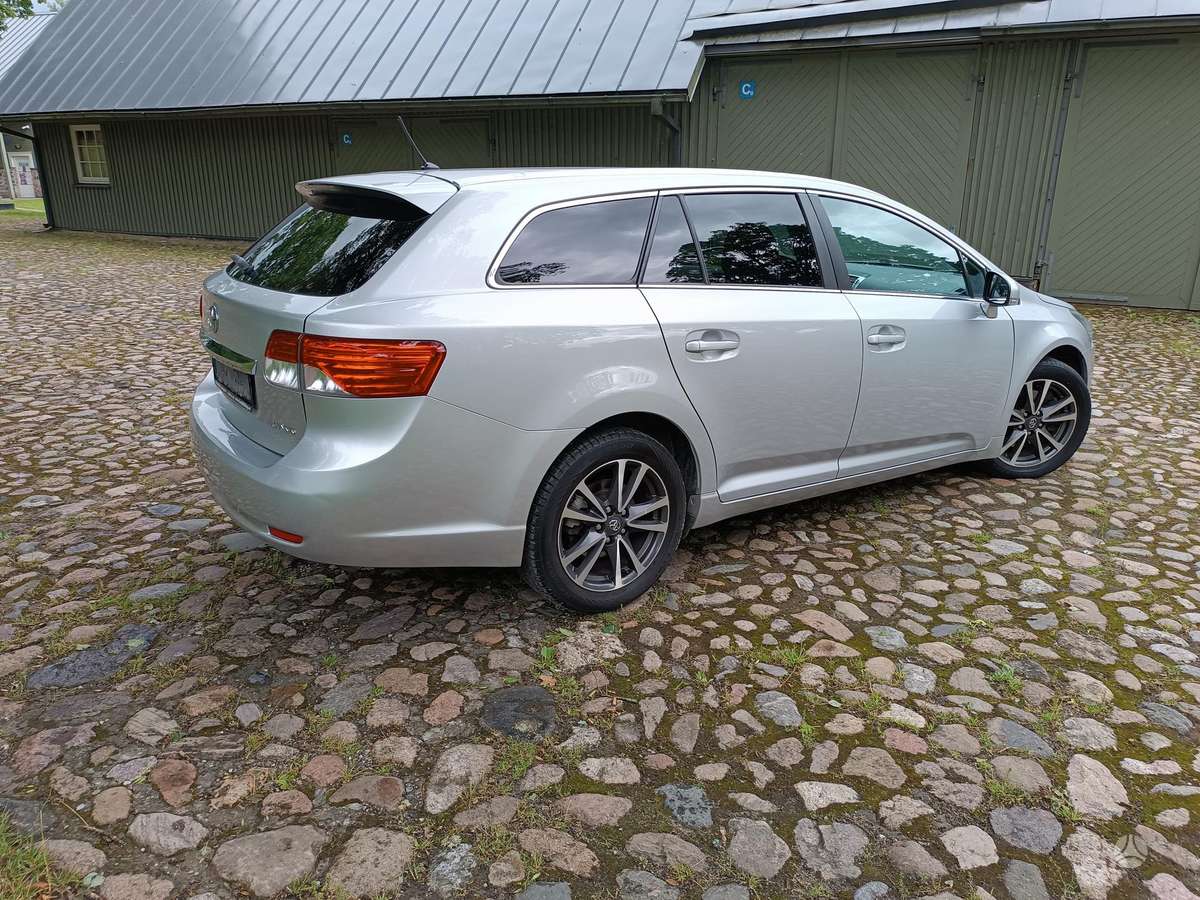 Toyota Avensis - 4