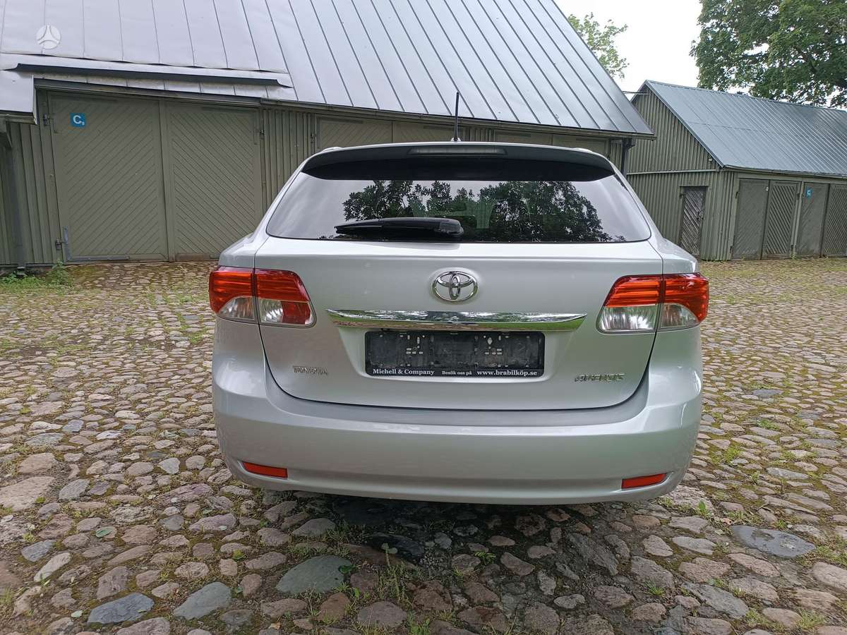 Toyota Avensis - 5