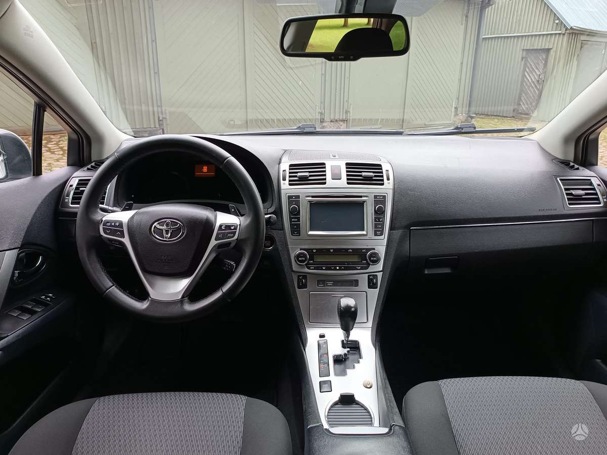 Toyota Avensis - 8