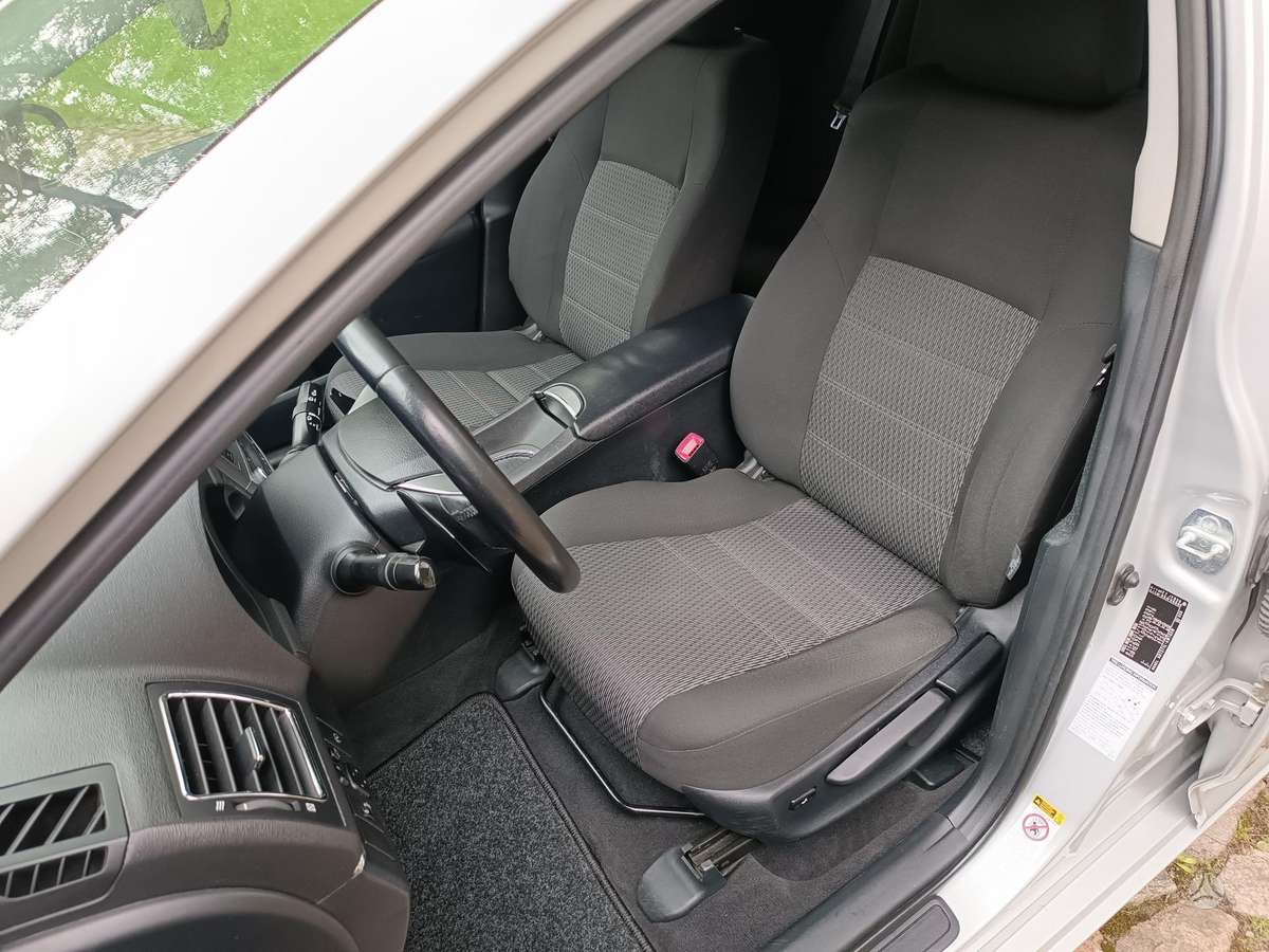 Toyota Avensis - 9