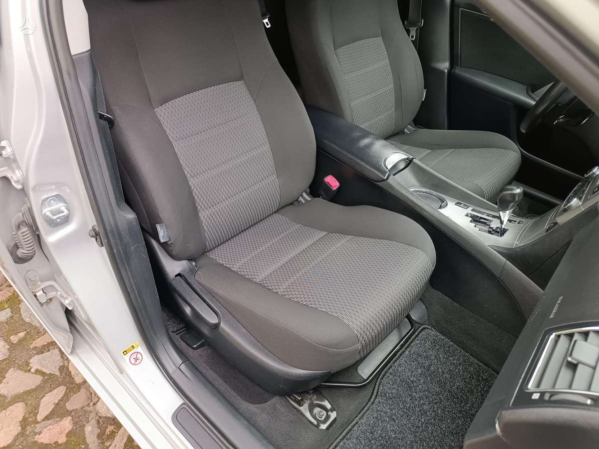 Toyota Avensis - 10