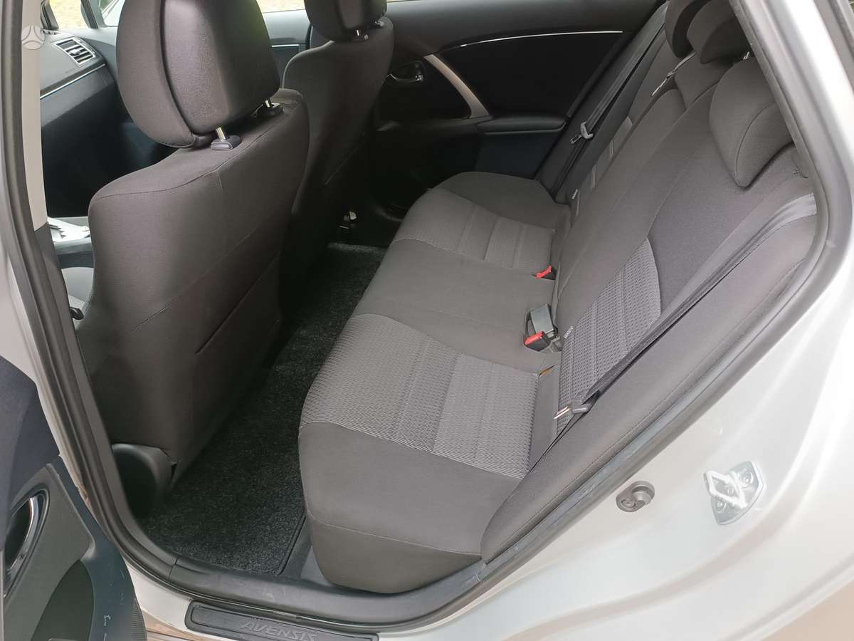 Toyota Avensis - 11