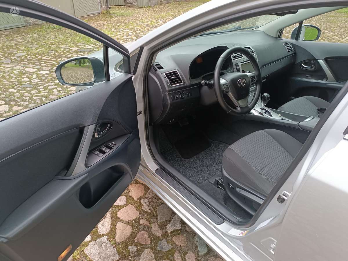 Toyota Avensis - 12