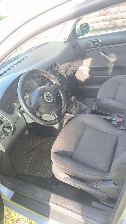Volkswagen Golf - 10