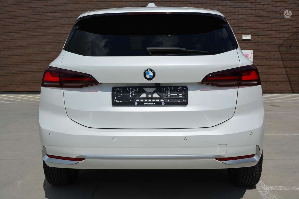 BMW 218, 1.5 l., hatchback