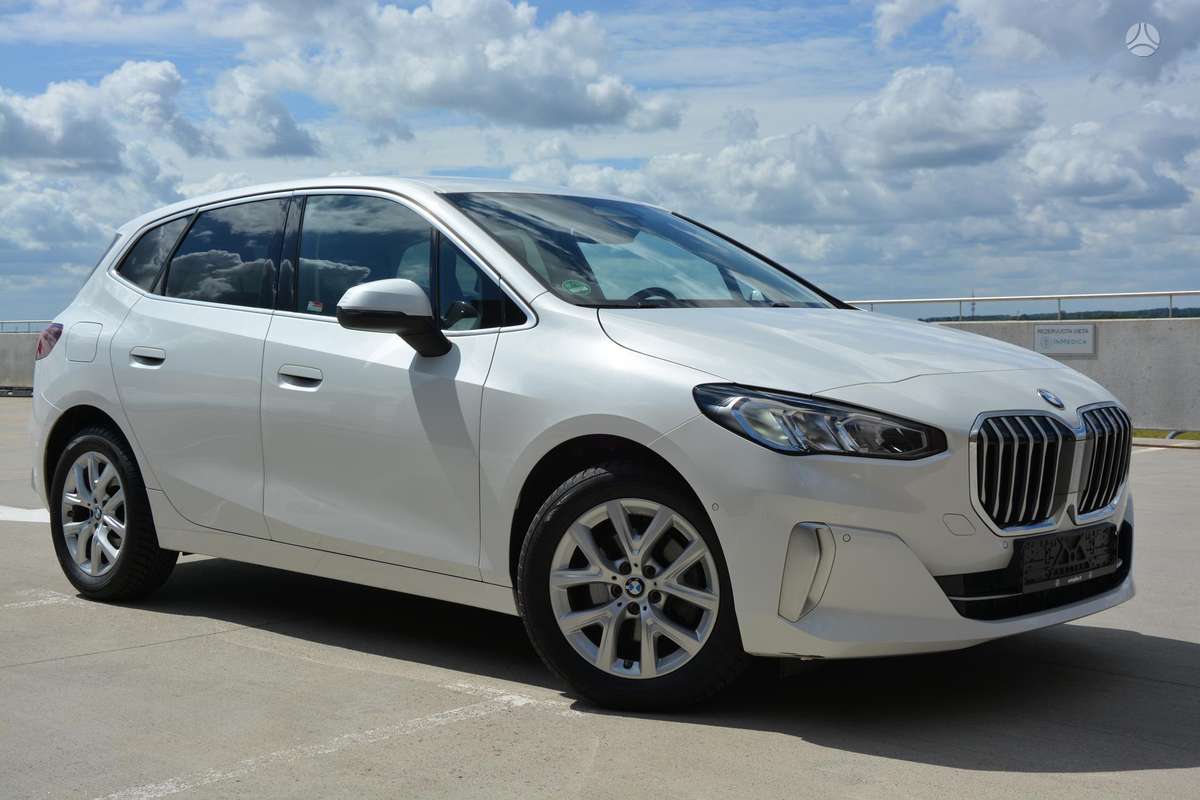 BMW 218, 1.5 l., hatchback