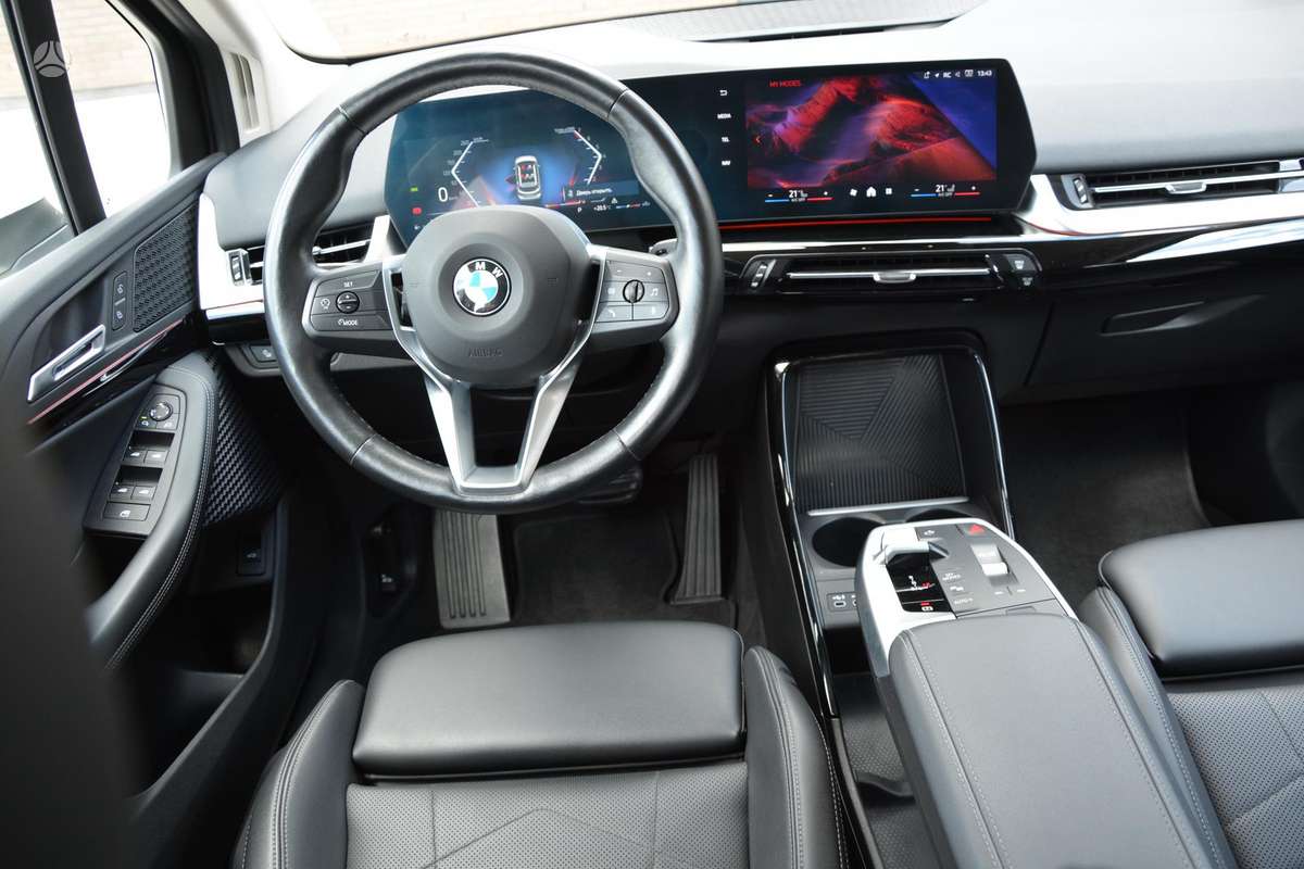 BMW 218, 1.5 l., hatchback