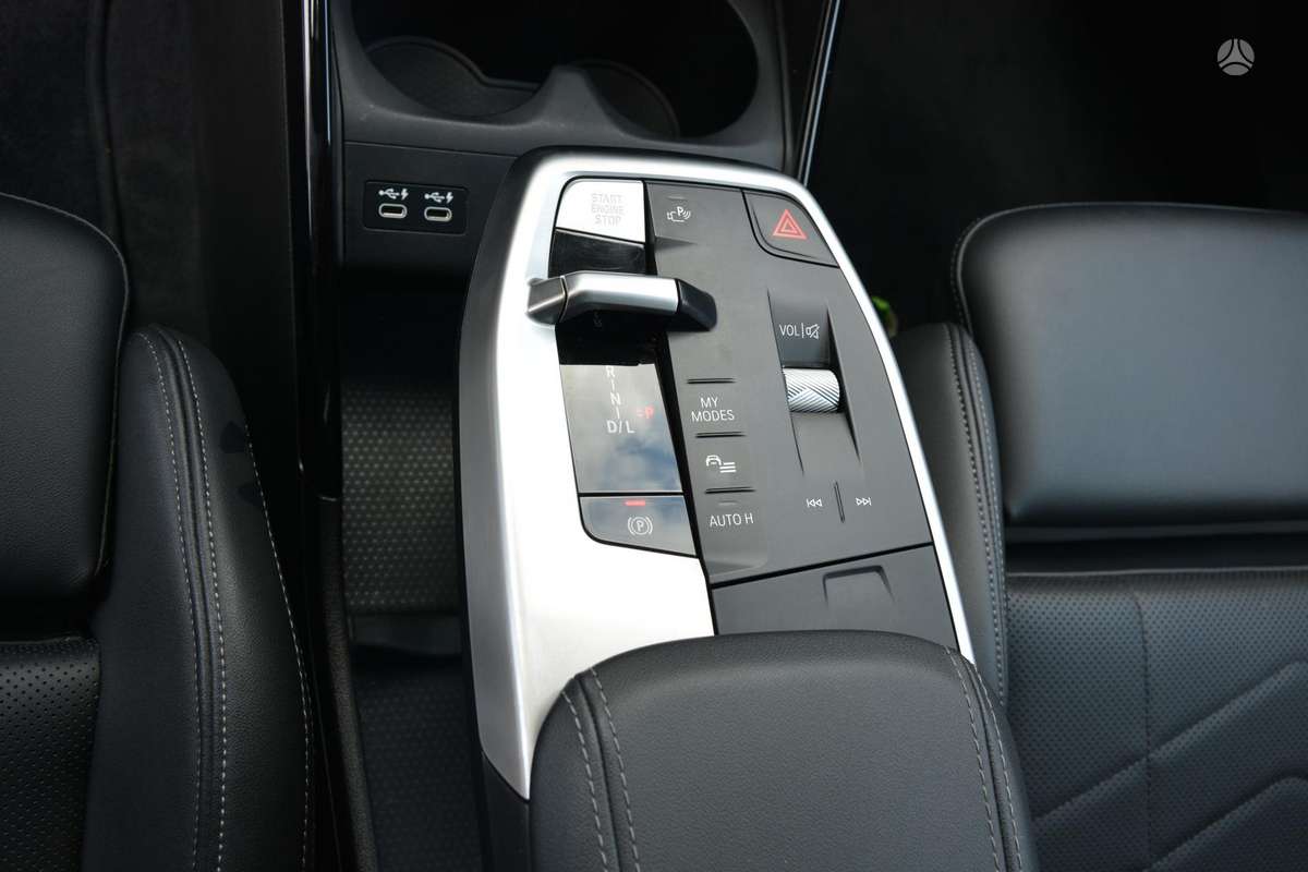 BMW 218, 1.5 l., hatchback
