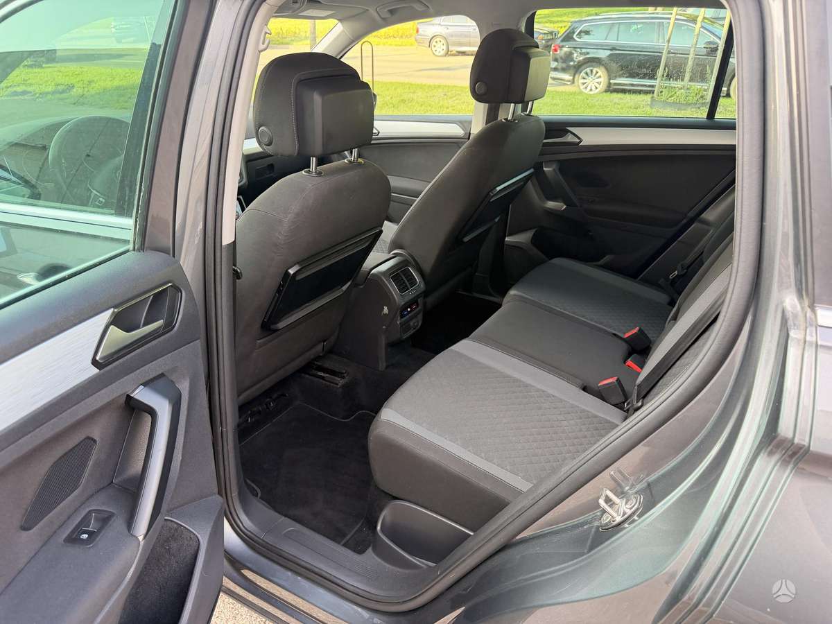 Volkswagen Tiguan - 12