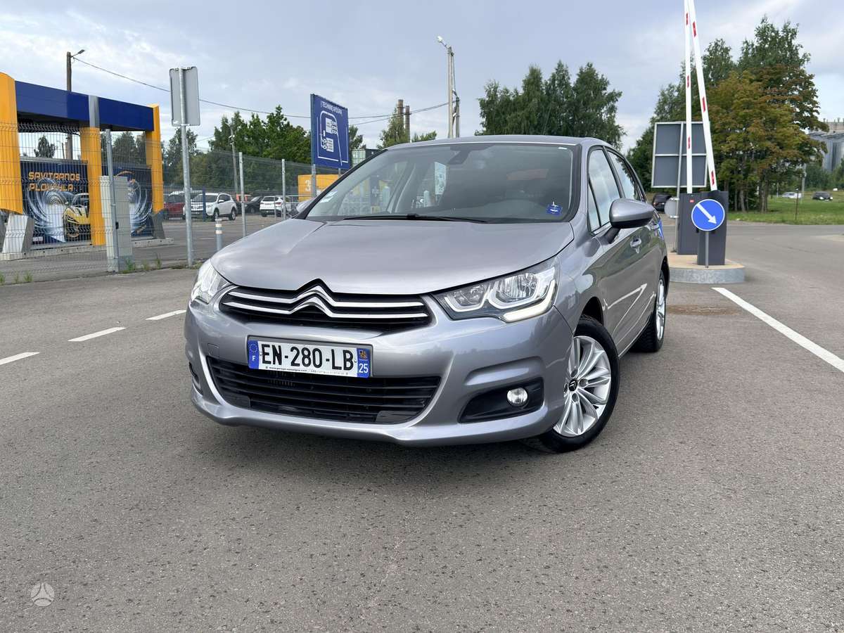 Citroen C4, 1.2 l., hatchback