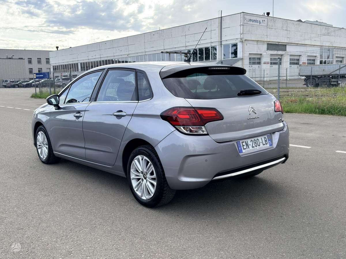 Citroen C4, 1.2 l., hatchback