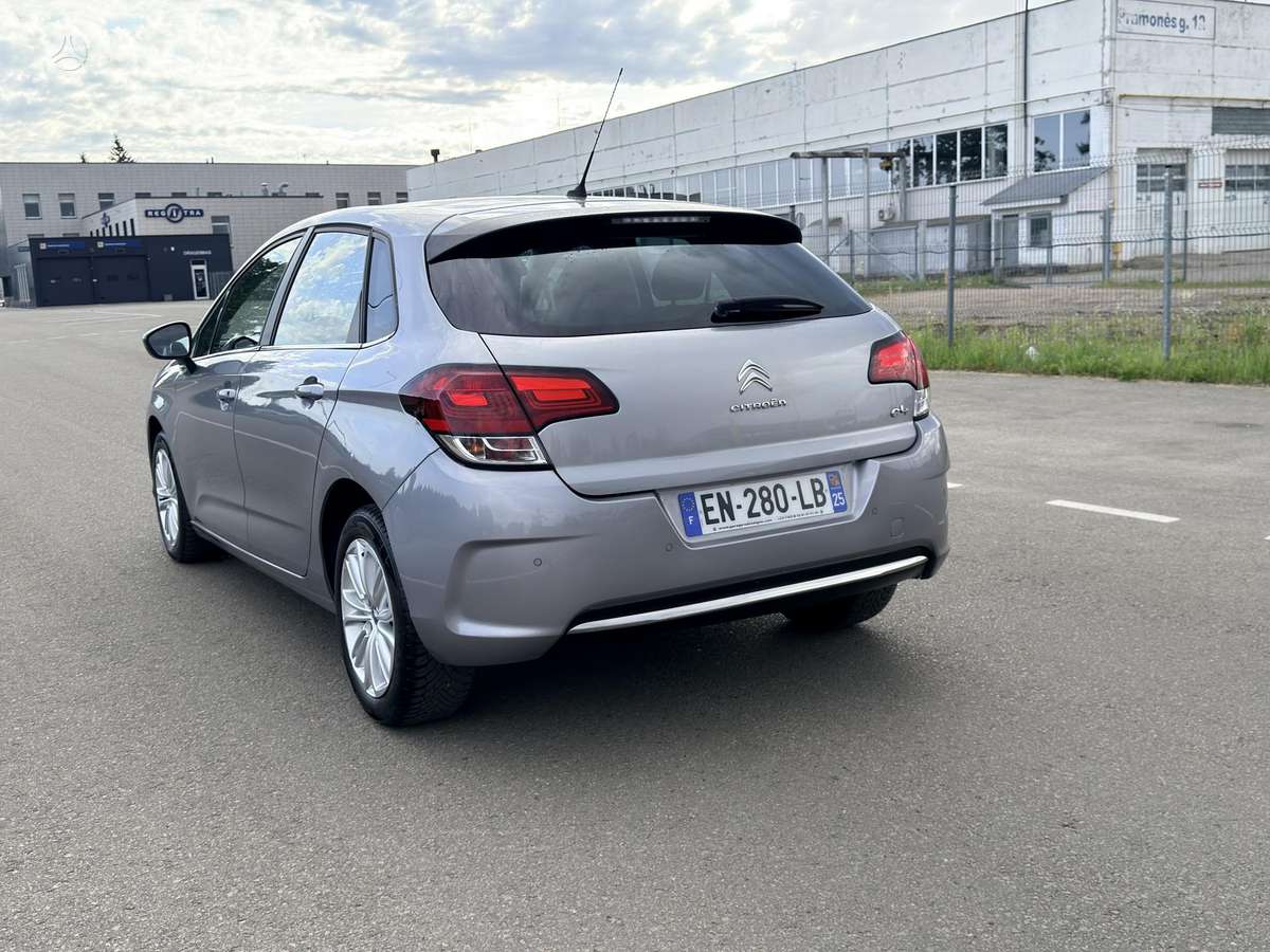 Citroen C4, 1.2 l., hatchback