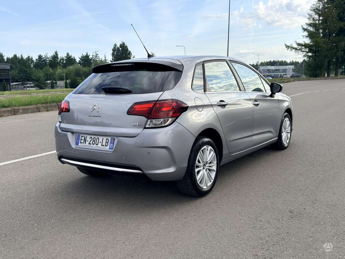Citroen C4, 1.2 l., hatchback