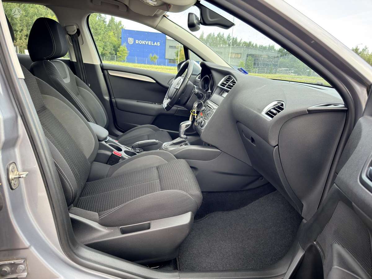 Citroen C4, 1.2 l., hatchback