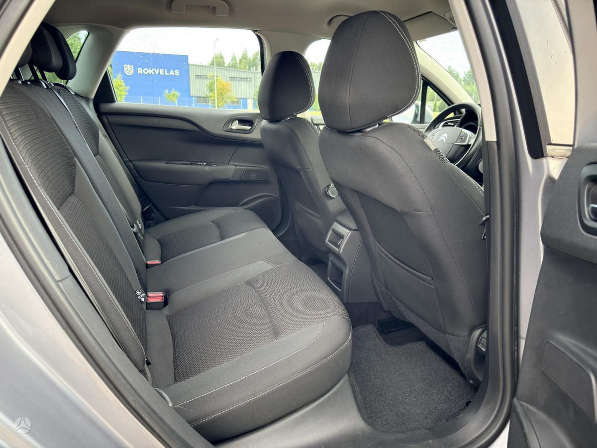 Citroen C4, 1.2 l., hatchback
