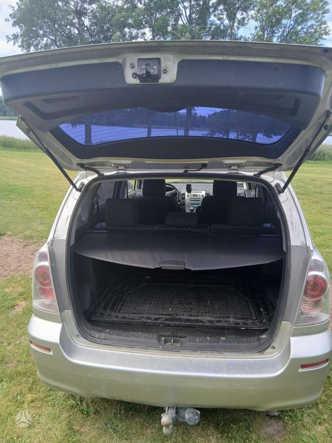 Toyota Corolla Verso - 8