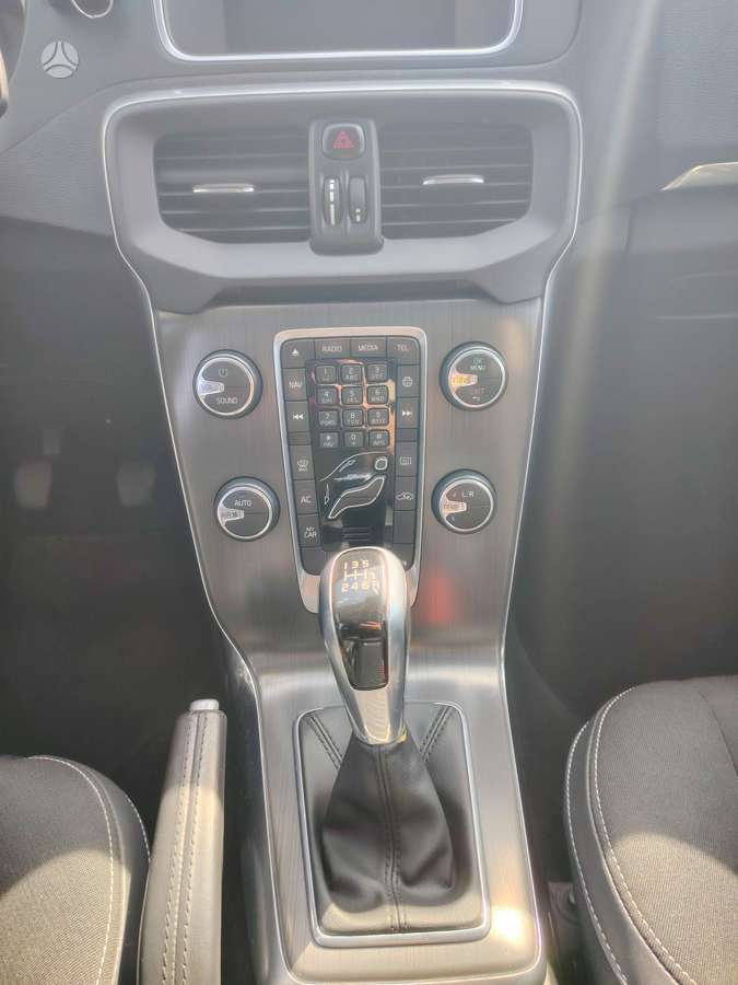 Volvo V40, 2.0 l., hatchback