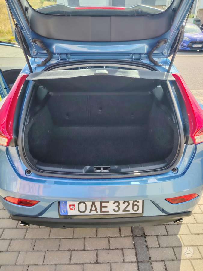Volvo V40, 2.0 l., hatchback