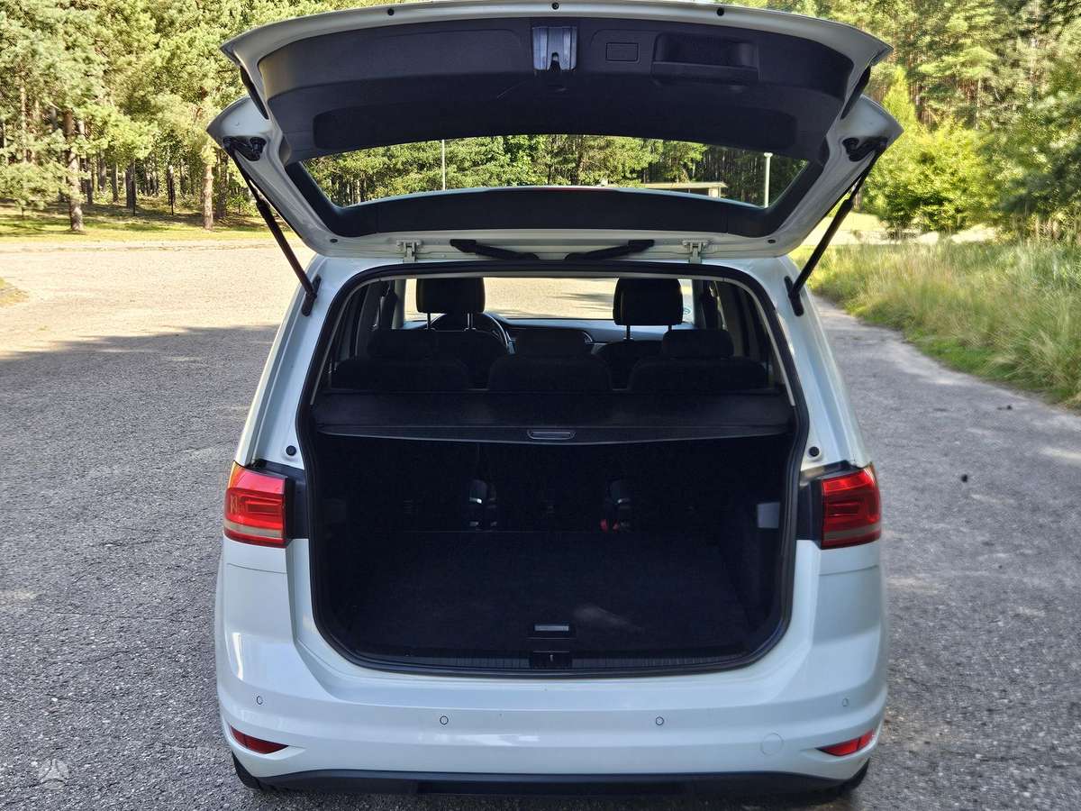 Volkswagen Touran - 11