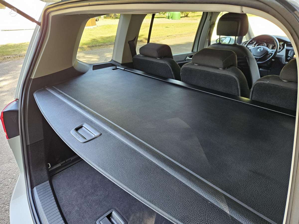 Volkswagen Touran - 12