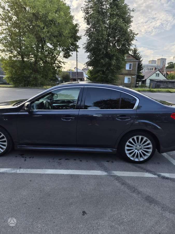Subaru Legacy - 8