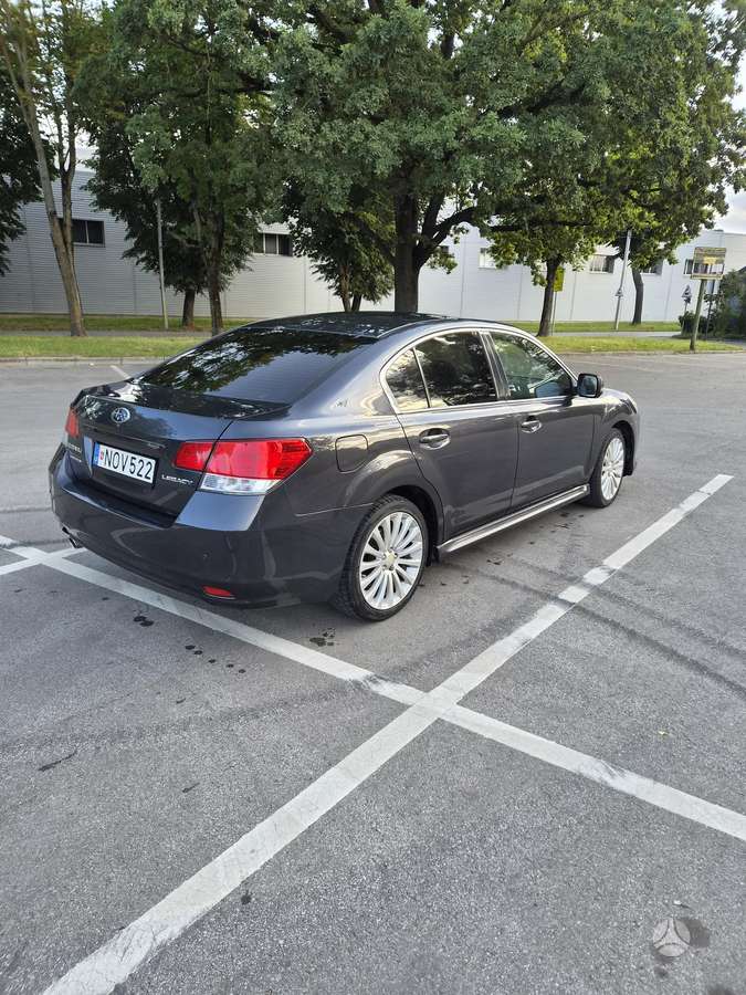Subaru Legacy - 11
