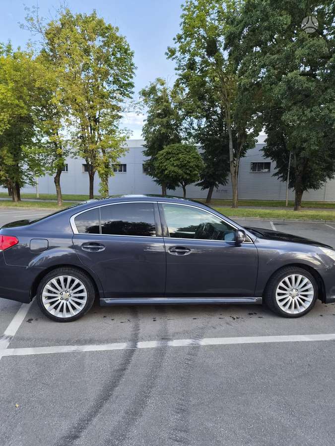 Subaru Legacy - 12