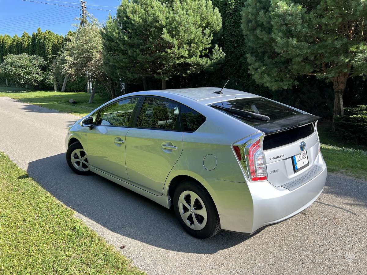 Toyota Prius - 3