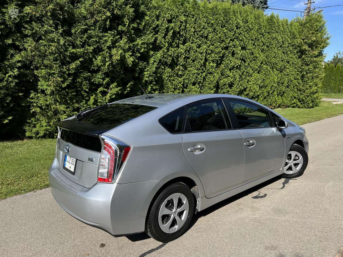 Toyota Prius - 4