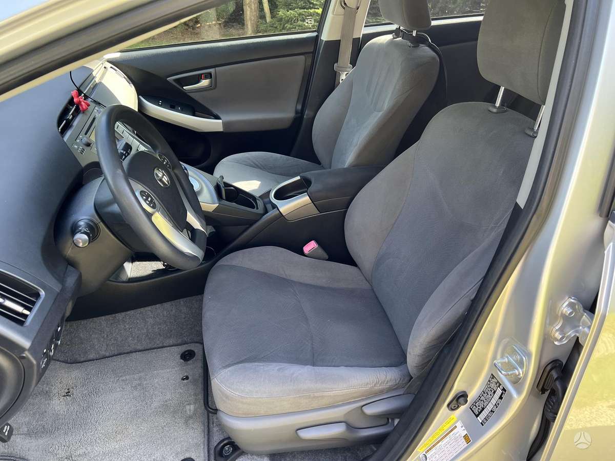 Toyota Prius - 12